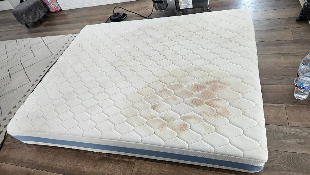 Saltea inainte de curatarea profesionala CleanSpot Oradea